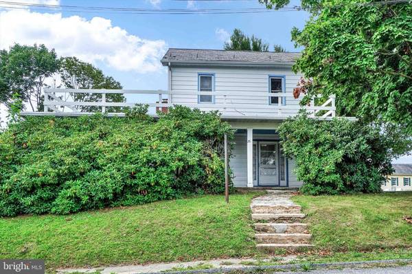 26 E MAIN ST, Fawn Grove, PA 17321