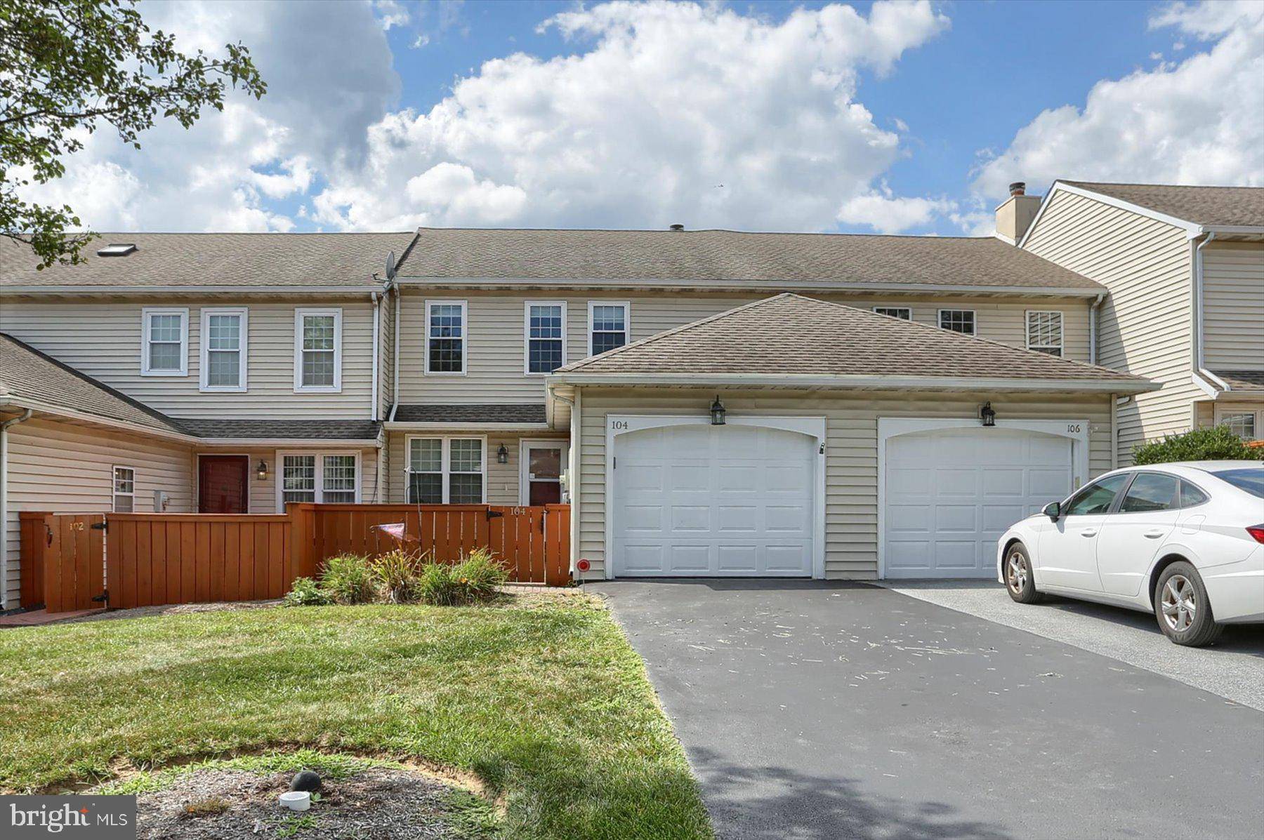 Lancaster, PA 17601,104 WINDING HILL DR