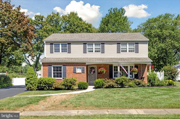 9 BLACKTHORNE LN, Aston, PA 19014