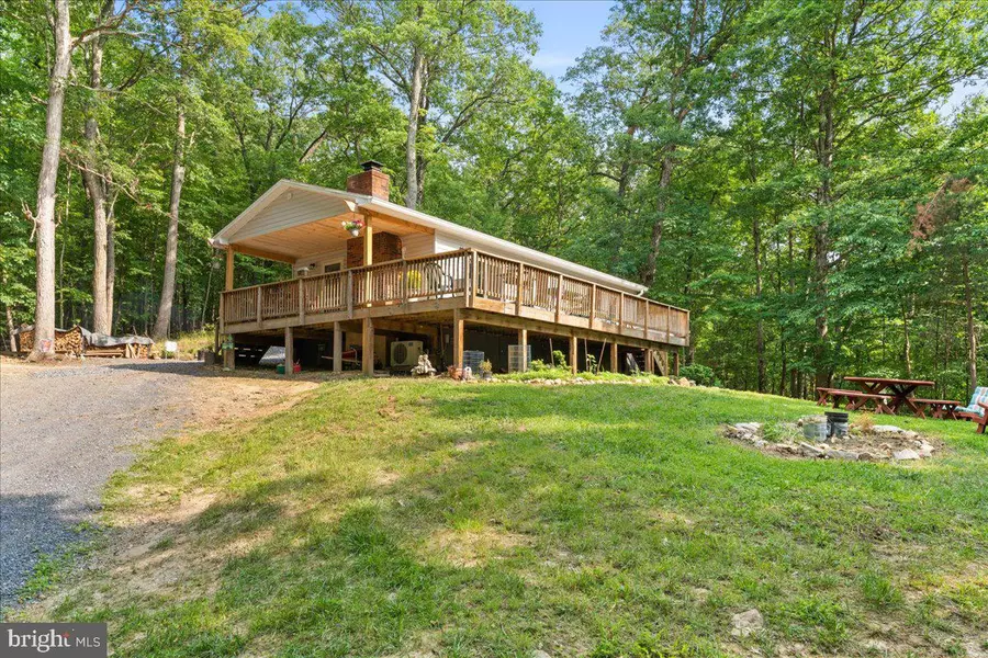 864 BLACKBERRY LN, New Market, VA 22844