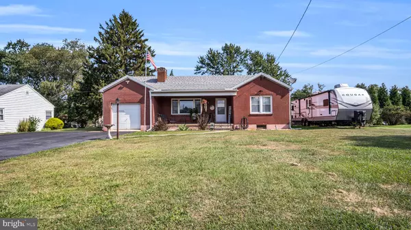 2044 W TRINDLE RD, Carlisle, PA 17013