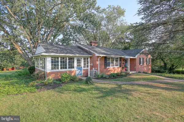 York, PA 17408,1930 E OAKLEY DR