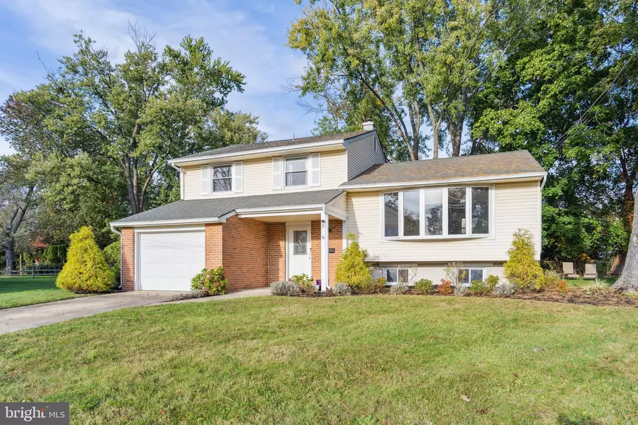 3 HICKORY LN, Cherry Hill, NJ 08003