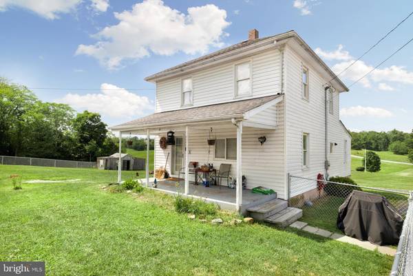 1418 FAIRFAX ST, Berkeley Springs, WV 25411