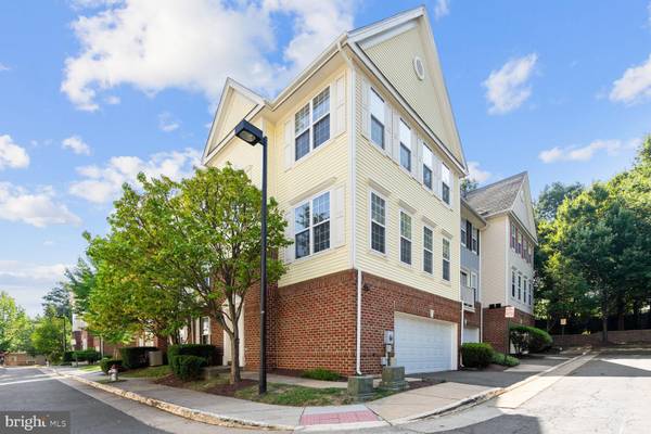 8069 NICOSH CIRCLE LN #51, Falls Church, VA 22042