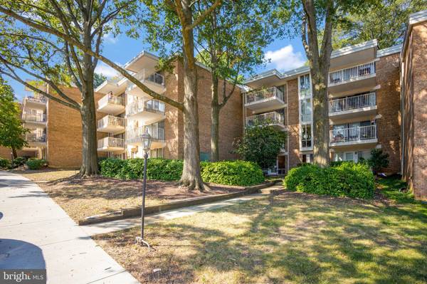 2649 REDCOAT DR #123, Alexandria, VA 22303