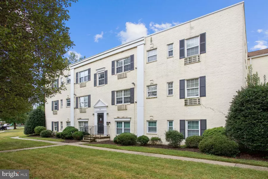 2237 FARRINGTON AVE #303, Alexandria, VA 22303