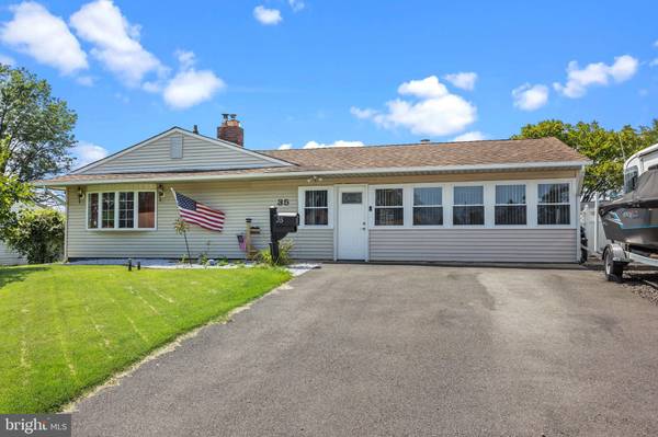 35 MISTLETOE, Levittown, PA 19054