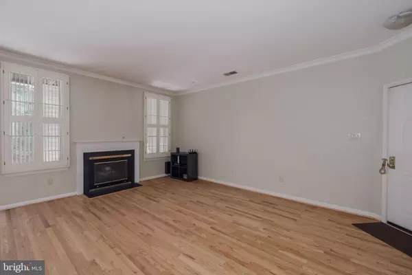 Alexandria, VA 22315,6944-B ELLINGHAM CIR