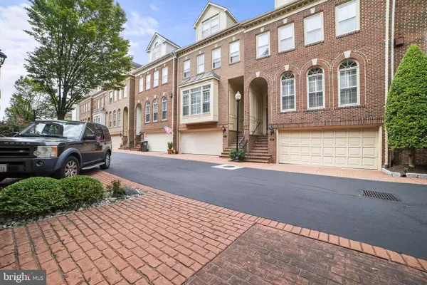 Alexandria, VA 22314,818 RIVERGATE PL