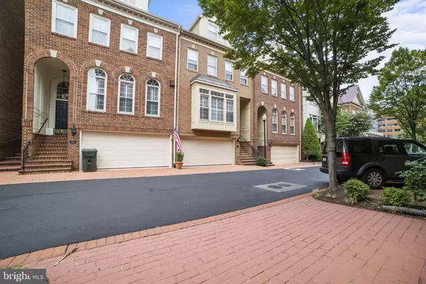 Alexandria, VA 22314,818 RIVERGATE PL