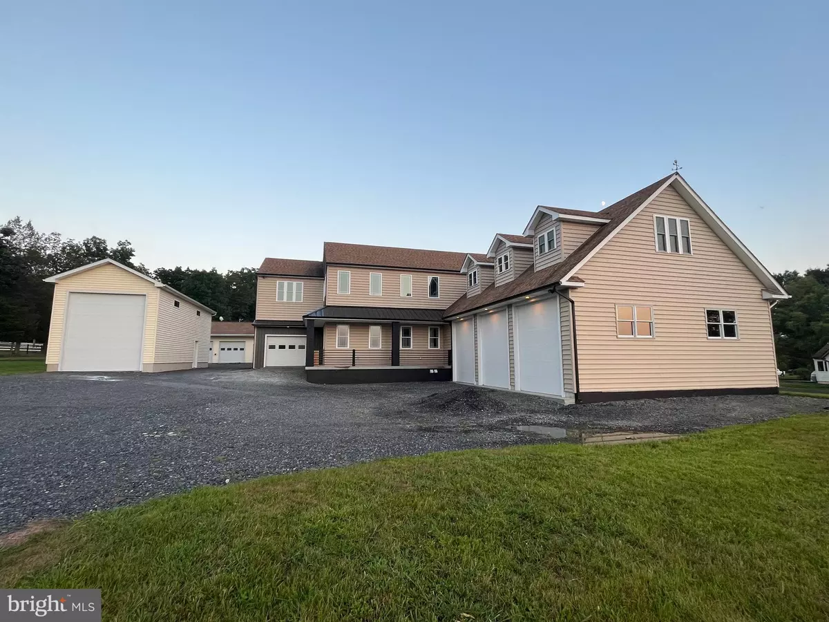 Pennsburg, PA 18073,2418 GRAMM RD