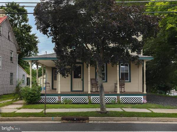 102 MAIN ST, Southampton, NJ 08088