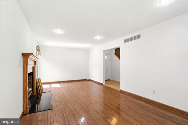 East Windsor, NJ 08520,19 OVERTON RD