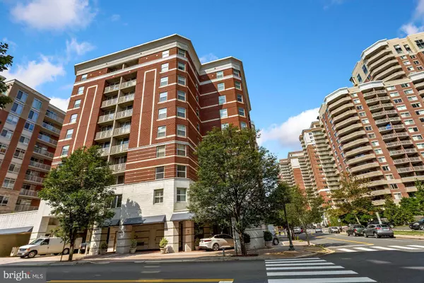 880 N POLLARD ST #304, Arlington, VA 22203