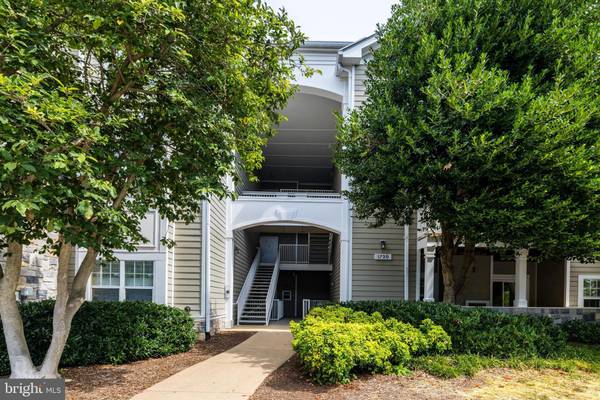 1720 LAKE SHORE CREST DR #16, Reston, VA 20190