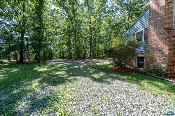 Palmyra, VA 22963,289 THOMASON LN