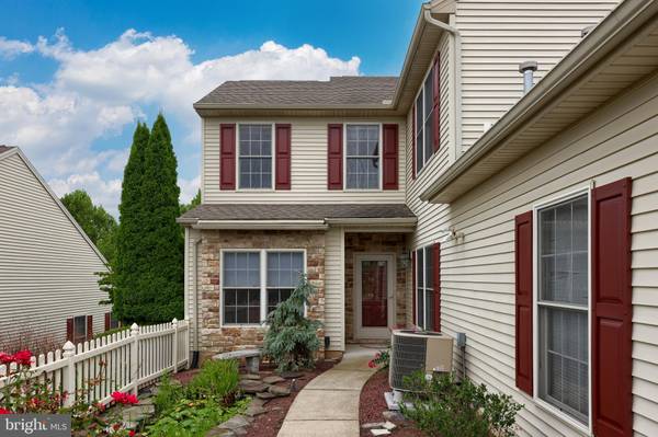 2261 SOUTHPOINT DR, Hummelstown, PA 17036