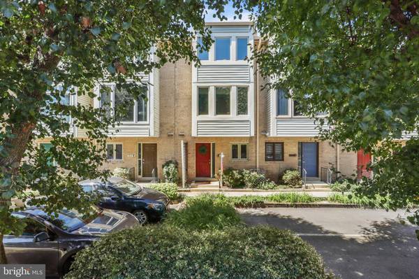 1818 N ODE ST N #1818, Arlington, VA 22209