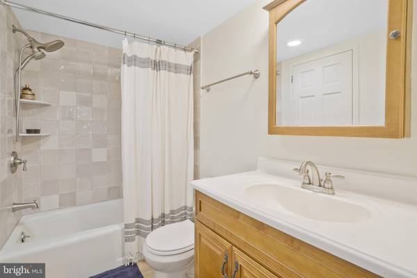 Arlington, VA 22203,3800 FAIRFAX DR #301