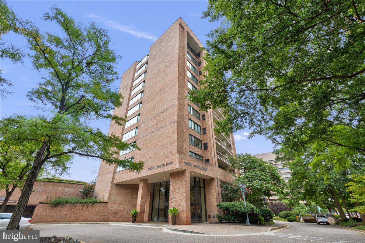 Arlington, VA 22202,1805 CRYSTAL DR #304S