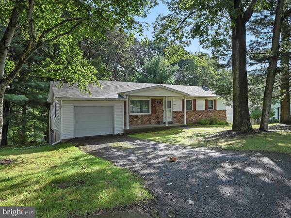 18 TIMBER RD, Pottsville, PA 17901