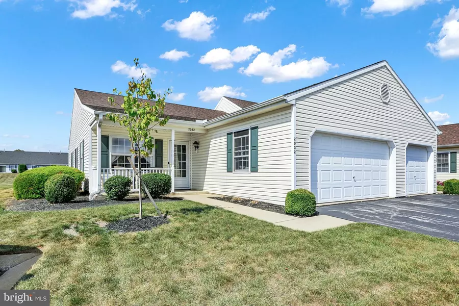 2032 VILLAGE CIR E, York, PA 17404