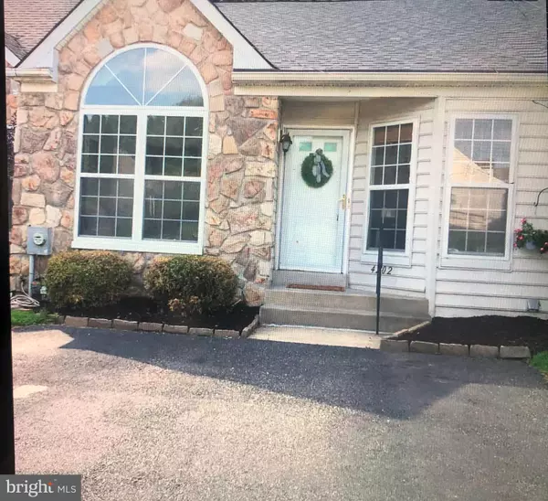 4202 CHATHAM CIR, Aston, PA 19014