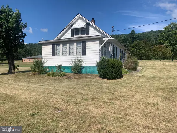 11 GRAY RIDGE LN, Berkeley Springs, WV 25411