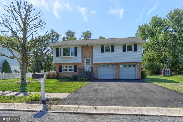 214 E CARPENTER AVE, Myerstown, PA 17067