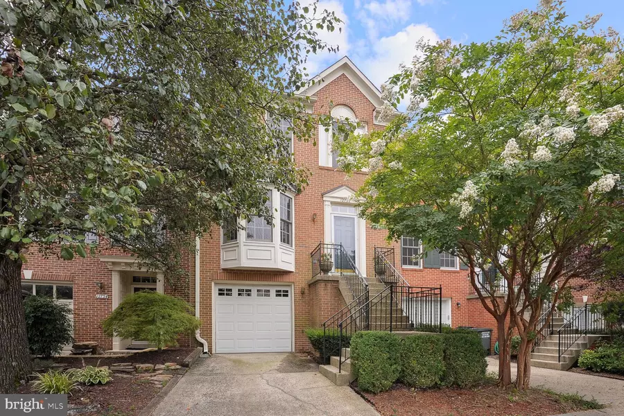 12732 DOGWOOD HILLS LN, Fairfax, VA 22033