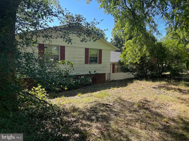 2 PAWNEE DR, Fredericksburg, VA 22401