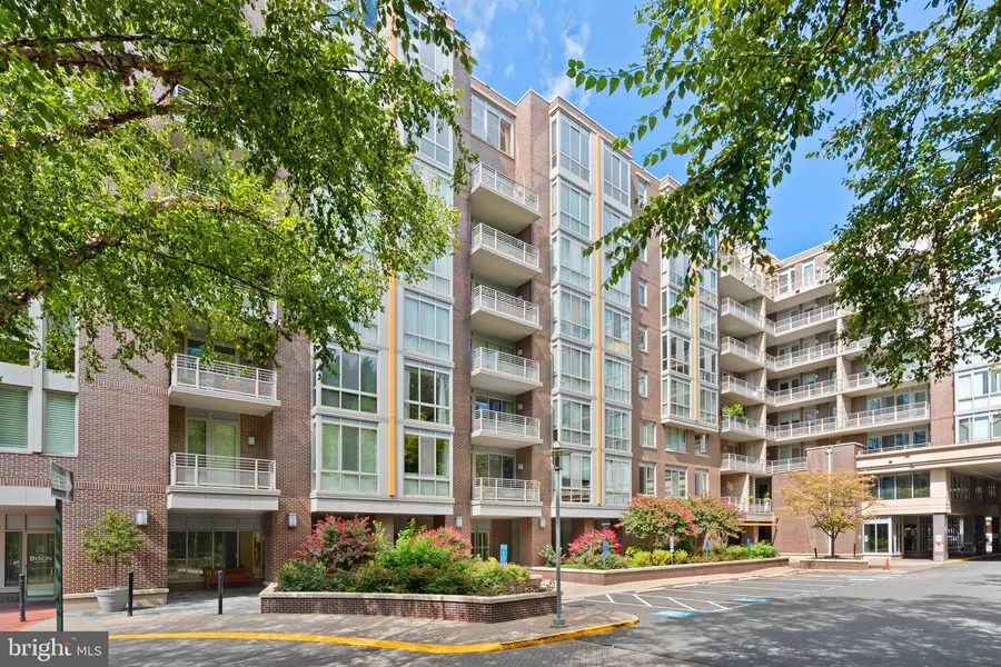 513 W BROAD ST #207, Falls Church, VA 22046