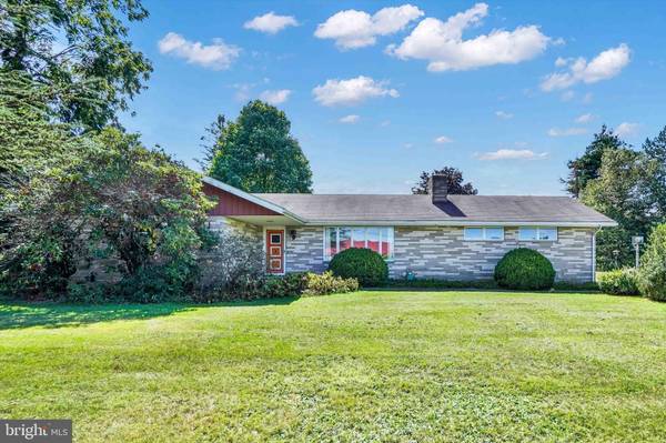 4540 N BIESECKER RD, Thomasville, PA 17364