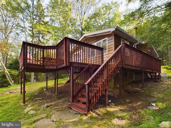 1263 ARROWHEAD DR, Pocono Lake, PA 18347