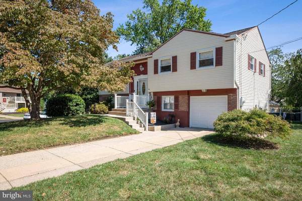 1 SADDLE RIDGE RD, Voorhees, NJ 08043