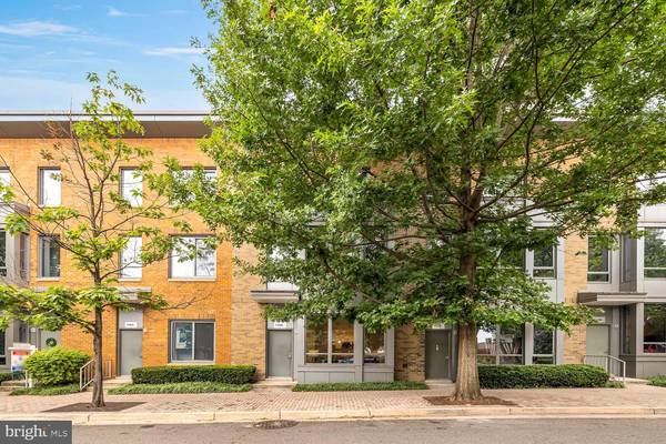 1512 N SCOTT ST #TH-4, Arlington, VA 22209