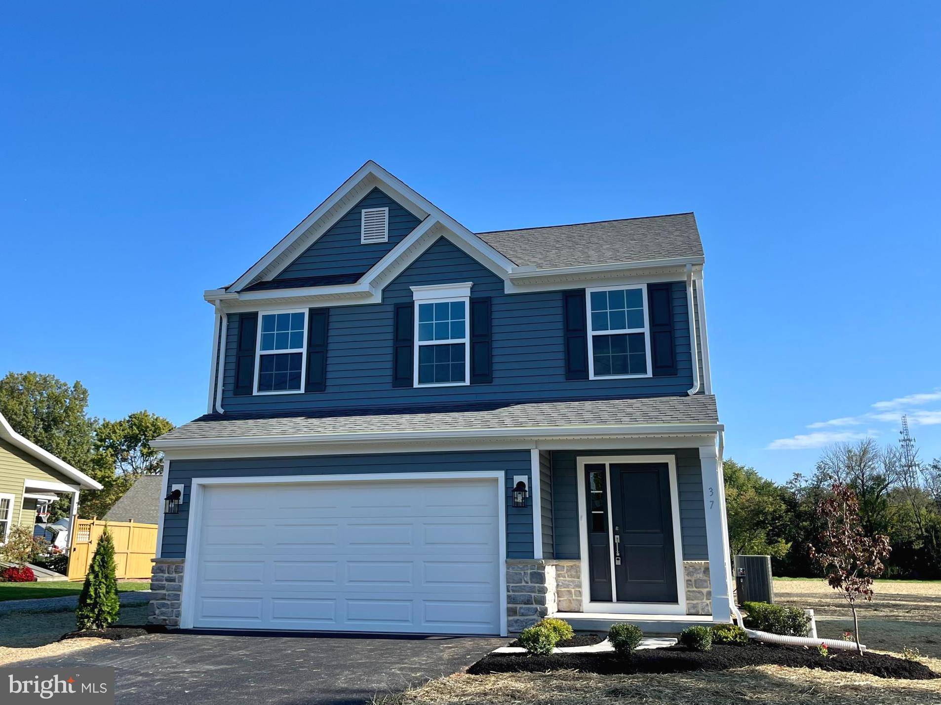 37 S OAK ST, Manheim, PA 17545