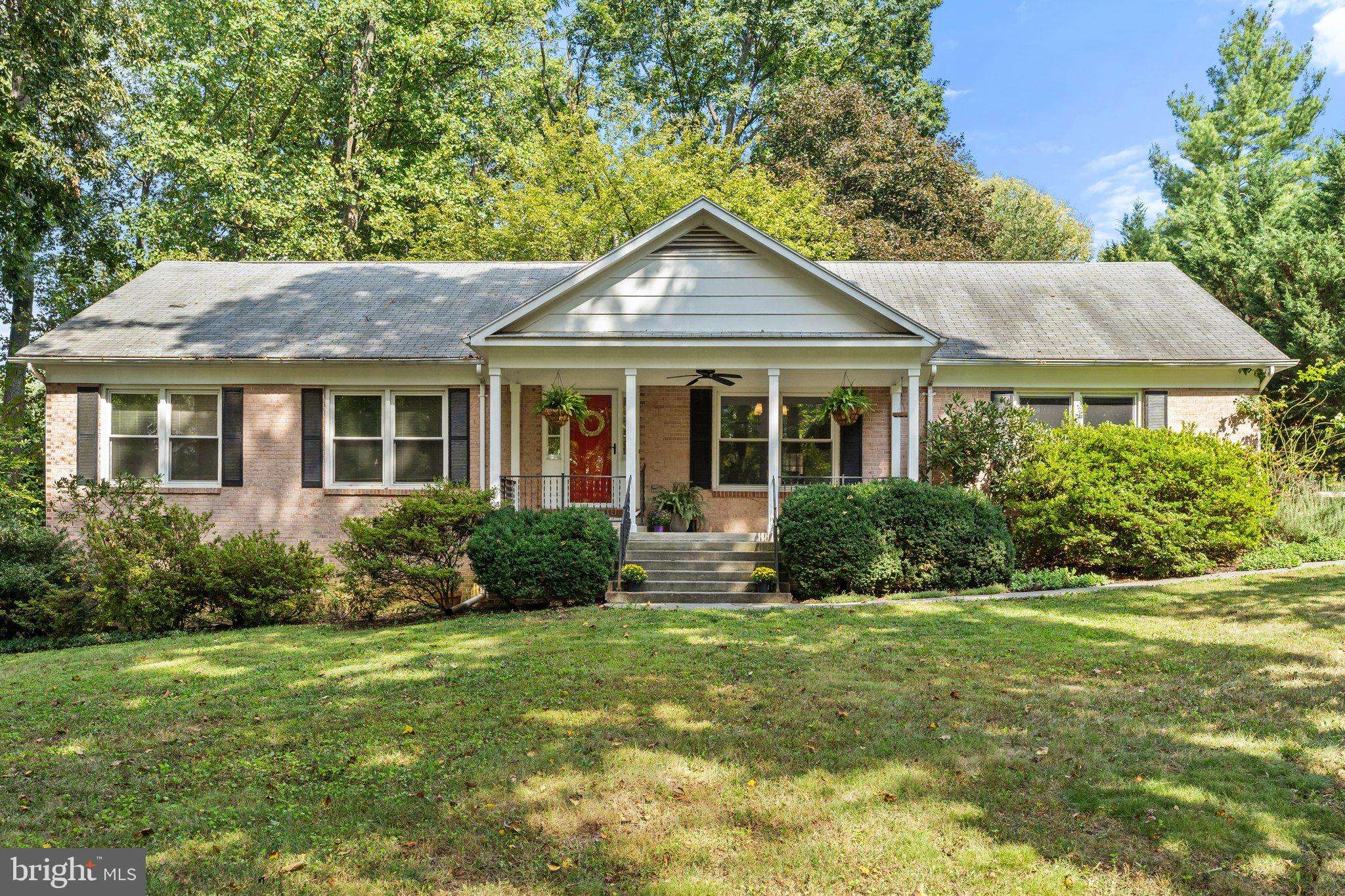 910 TUSCAWILLA DR, Charles Town, WV 25414