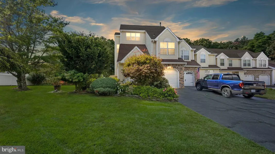 5 IRIS CT, Howell, NJ 07731