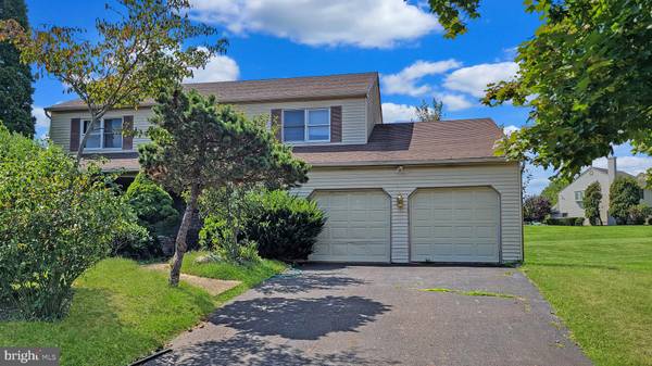 60 COLUMBINE CIR, Newtown, PA 18940