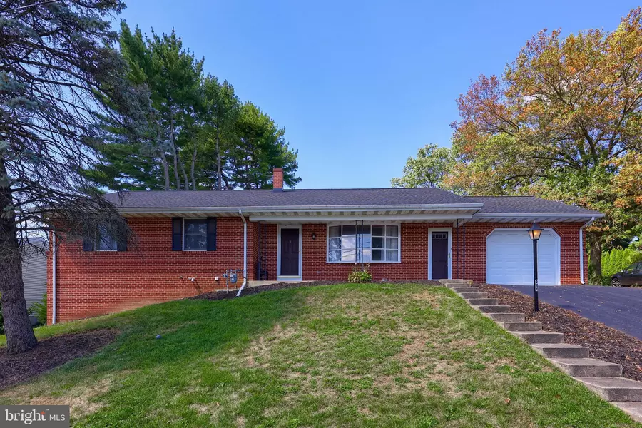 544 MILTON RD, Lancaster, PA 17602