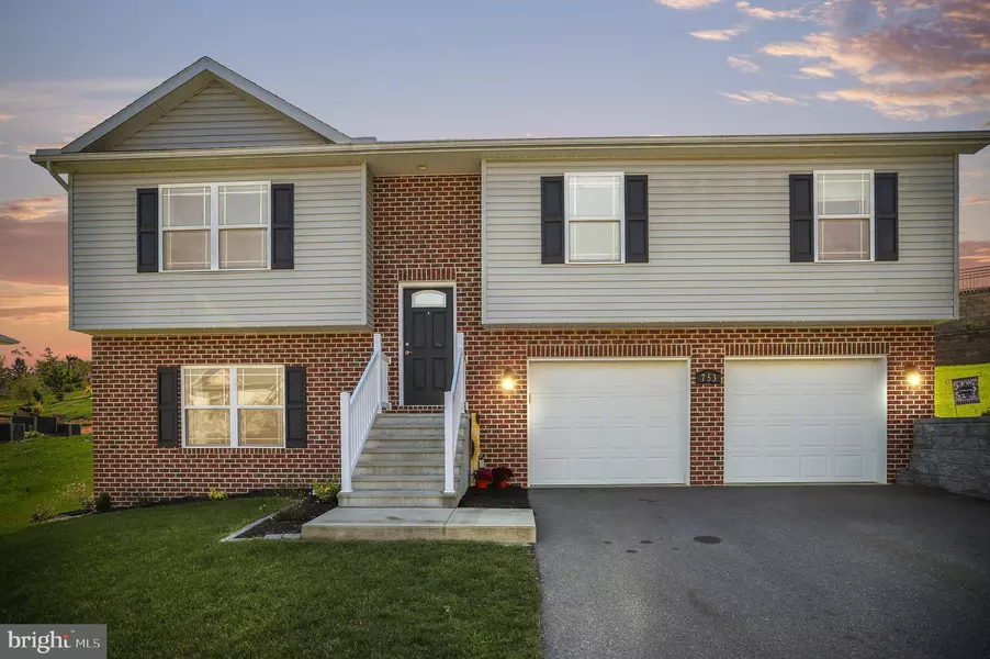 753 GOLDEN SPRING DR, Waynesboro, PA 17268