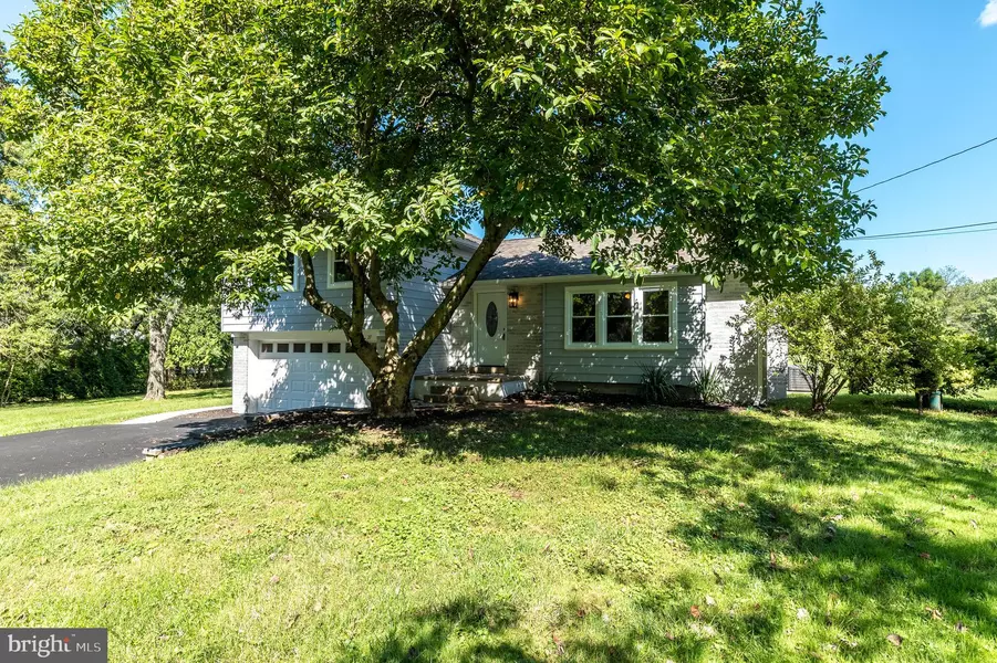 27 PICKWICK DR, Doylestown, PA 18901