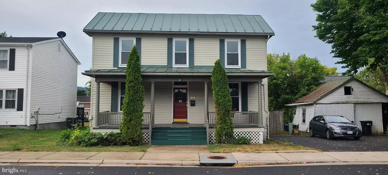 214 E QUEEN ST, Strasburg, VA 22657