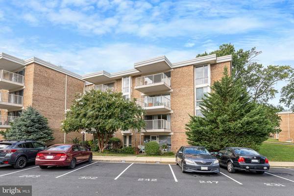 Alexandria, VA 22303,2611 FORT FARNSWORTH RD #302