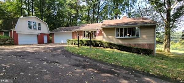 594 TRUCE RD, New Providence, PA 17560