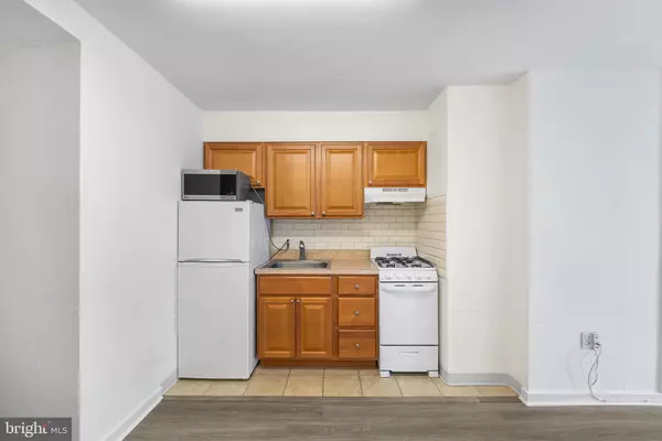 Philadelphia, PA 19106,604-36 S WASHINGTON SQ #1801