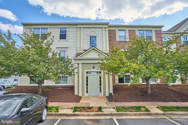 1129 HUNTMASTER TER NE #301, Leesburg, VA 20176