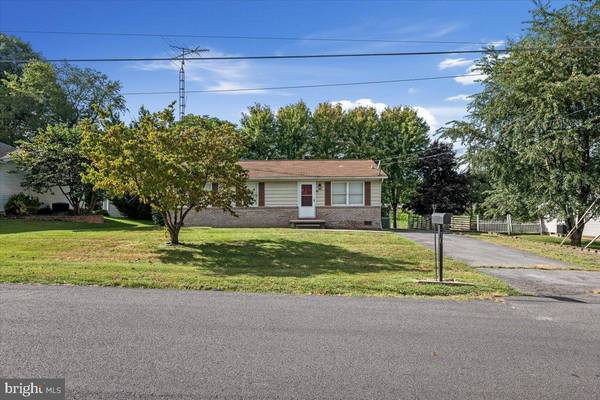 10 DEXTER DR, Martinsburg, WV 25405